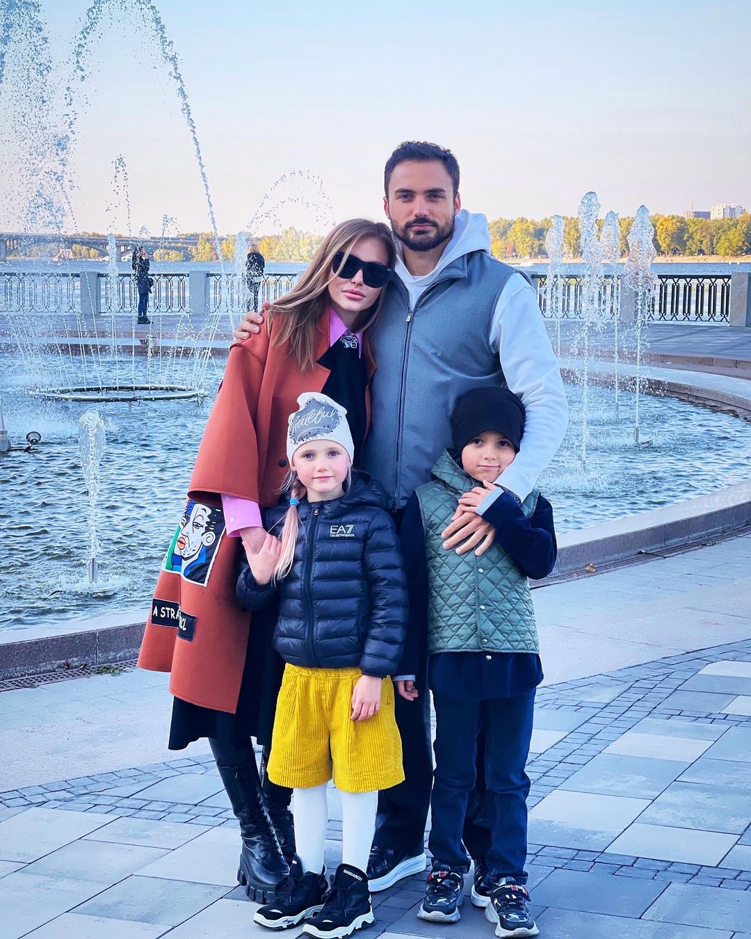 Красива пара - красиві дітки: Слава Камінська розчулила мережу сімейним фото з колишнім